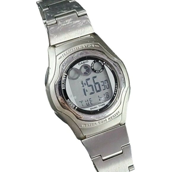 Vintage CASIO Illuminator W-E11 Alarm Chrono Retro 50M Digital Men's Watch - Picture 1 of 9